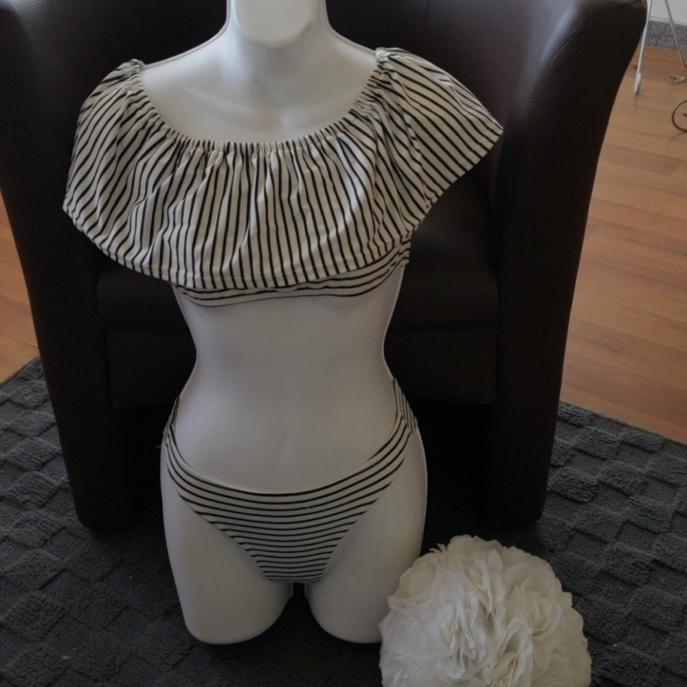 Bathing suit - Picture 3 of 4